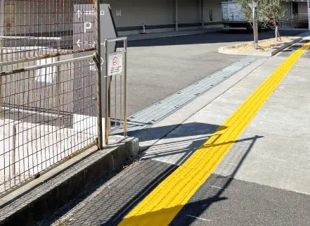 施工した視覚障害者用点字シート