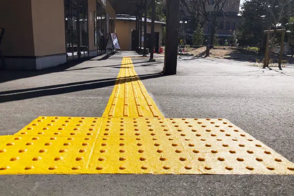 施工した視覚障害者用点字シート