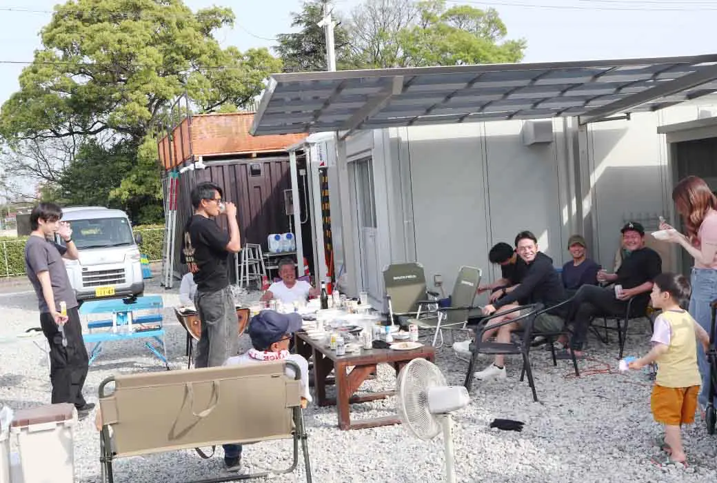 スタッフの集合写真